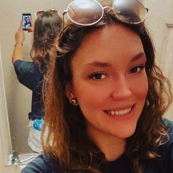 Meet your Posher, Chelby - Picture 2 of 3